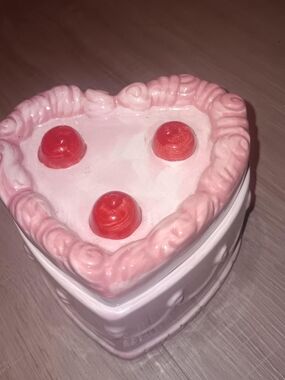 Heart-Shaped Pink Glass Jewlery Box